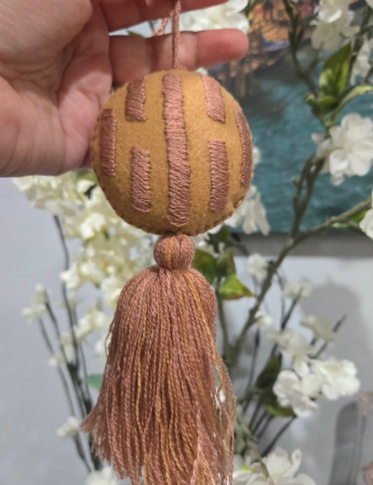 Dark Concha Tassel