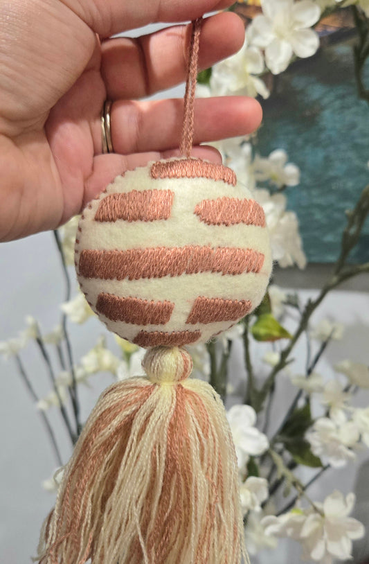 Light Concha Tassel